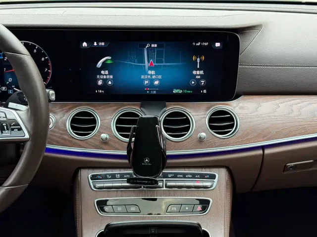 Mercedes-Benz E-Class — Фото автомобиля 9