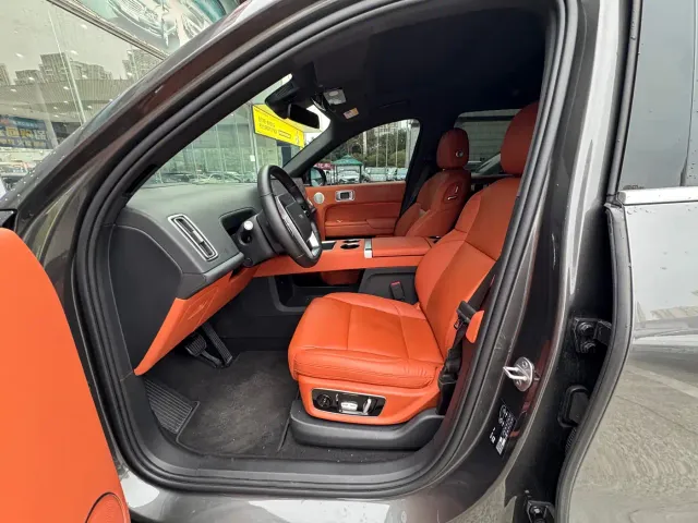 Li Auto L8 — Фото автомобиля 4