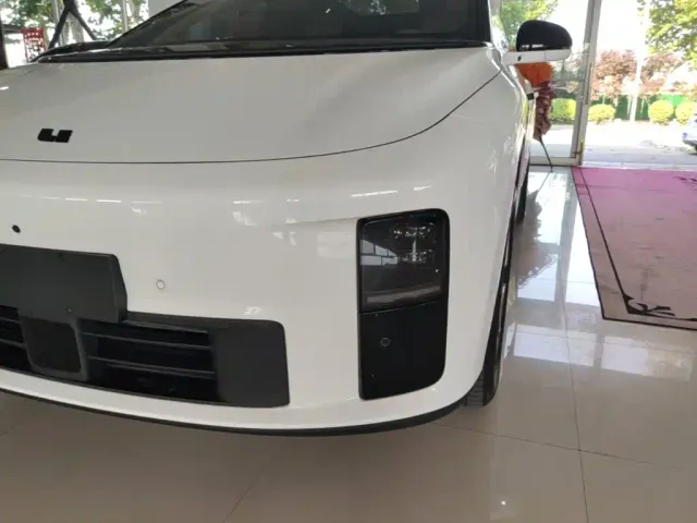 Li Auto i6 — Фото автомобиля 23