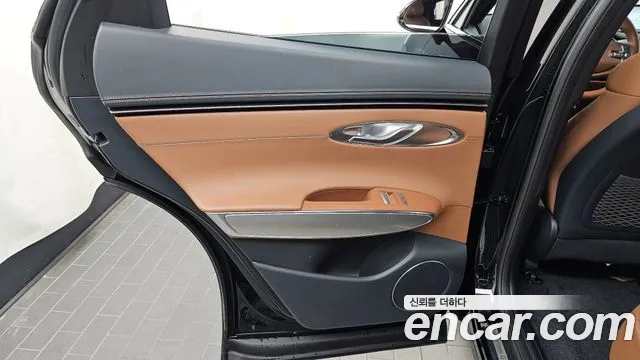 Genesis GV70 — Фото автомобиля 14