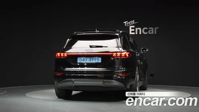 Audi Q6 e-tron — Фото автомобиля 4