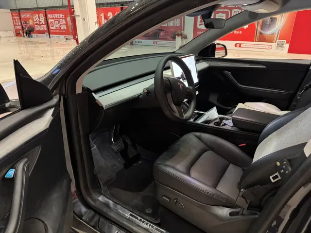 Tesla Model Y — Фото автомобиля 7
