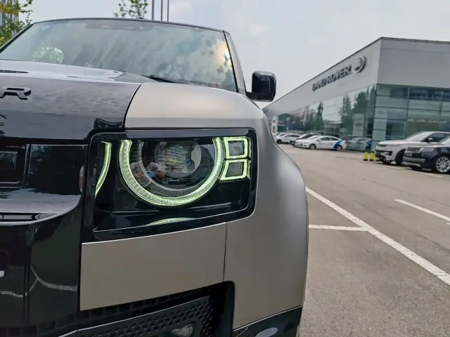 Land Rover Defender — Фото автомобиля 12