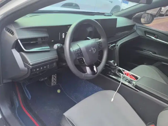 Toyota Camry — Фото автомобиля 12