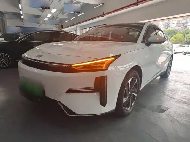 Фотография автомобиля — Geely Galaxy L6