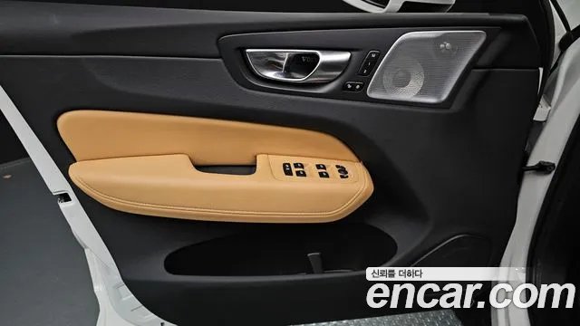 Вольво XC60 — Фото автомобиля 24