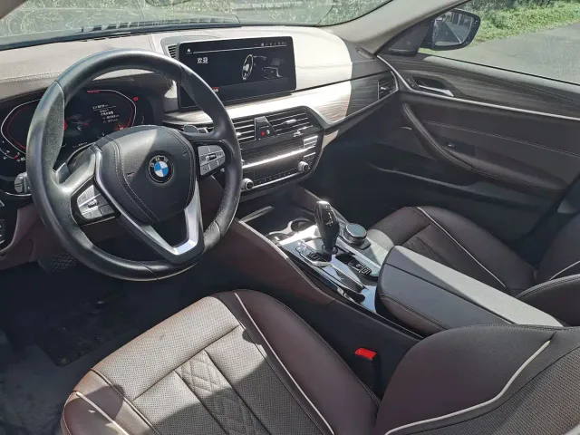 BMW 5 Series — Фото автомобиля 11