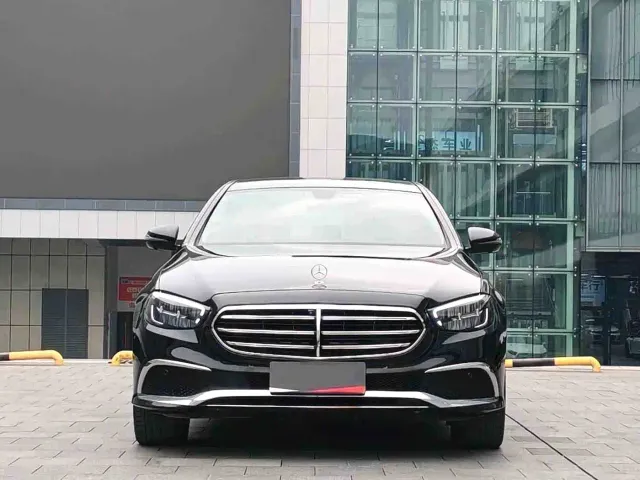 Mercedes-Benz E-Class — Фото автомобиля 2