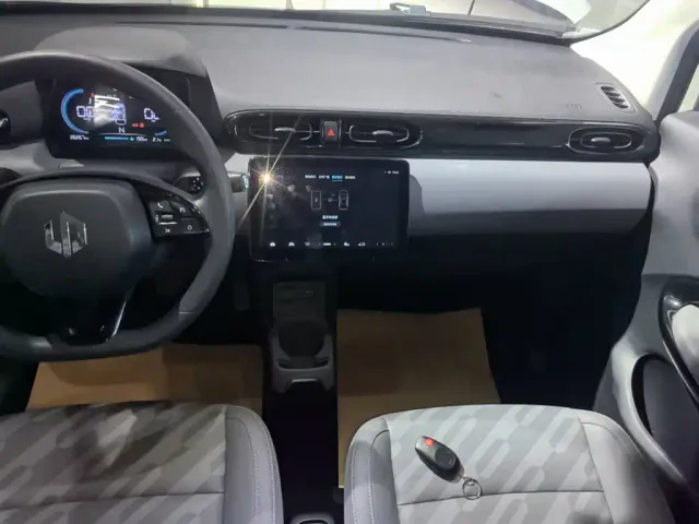 Leapmotor T03 — Фото автомобиля 12