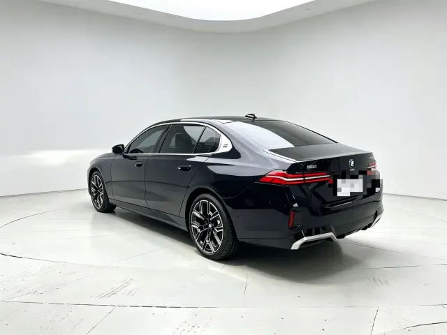 BMW 5 Series — Фото автомобиля 6