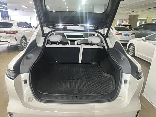 IM Motors LS6 — Фото автомобиля 18