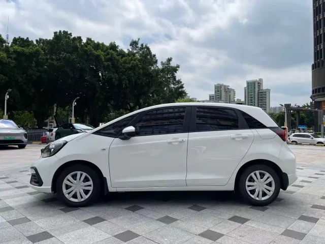 Honda Fit — Фото автомобиля 4