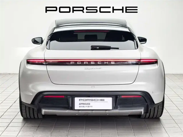 Porsche Taycan — Фото автомобиля 7