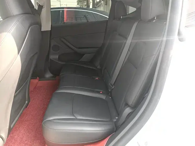 Tesla Model Y — Фото автомобиля 16