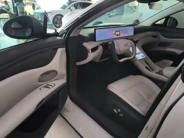 IM Motors LS6 — Фото автомобиля 15