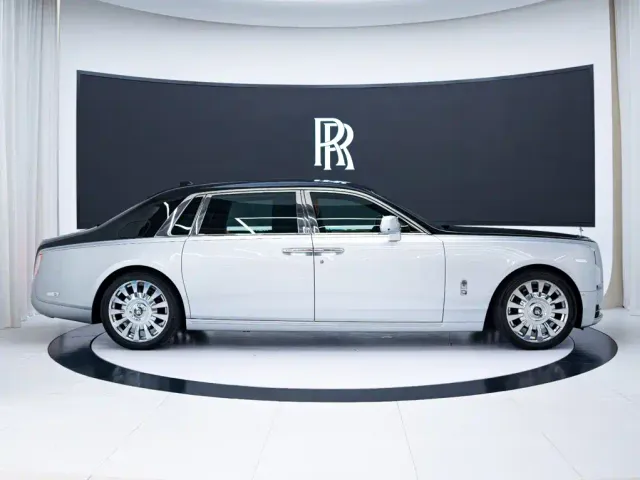 Rolls-Royce Phantom — Фото автомобиля 7