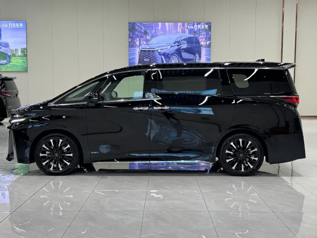 Toyota Vellfire — Фото автомобиля 10