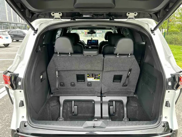 Toyota Sienna — Фото автомобиля 11