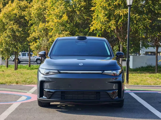 Leapmotor C10 — Фото автомобиля 2