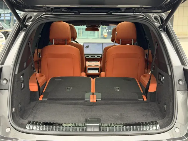 Li Auto L8 — Фото автомобиля 17