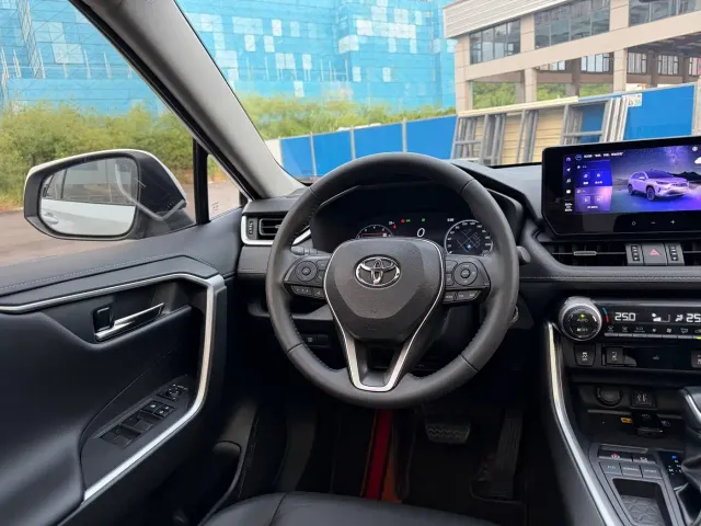 Toyota RAV4 — Фото автомобиля 7