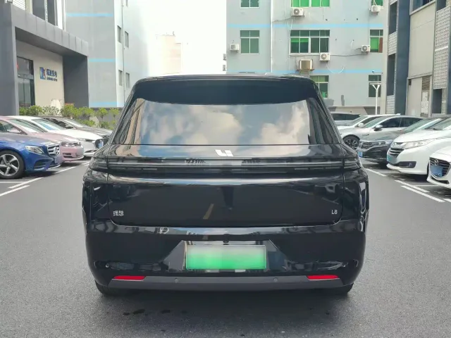 Li Auto L8 — Фото автомобиля 5