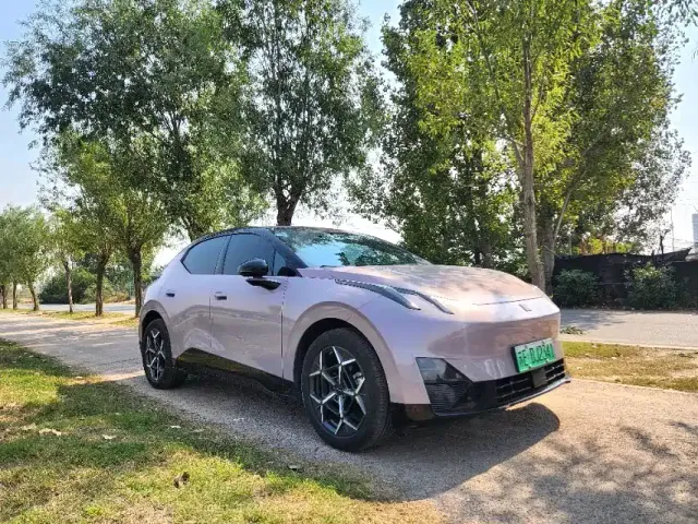 Lynk & Co Z20 — Фото автомобиля 2