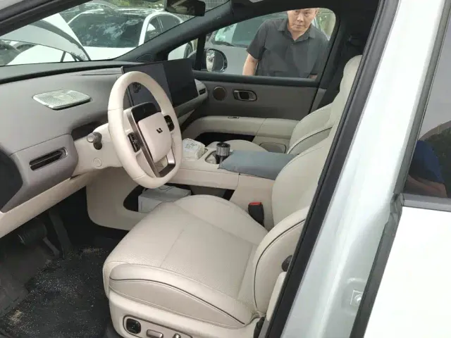 Li Auto i6 — Фото автомобиля 9
