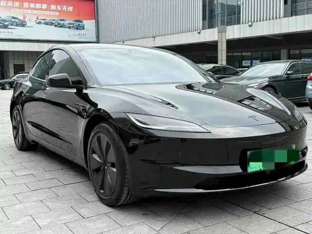 Tesla Model 3 — Фото автомобиля 3