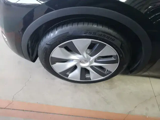 Tesla Model Y — Фото автомобиля 22