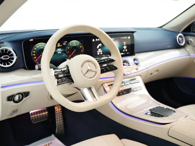 Mercedes-Benz E-Class — Фото автомобиля 3
