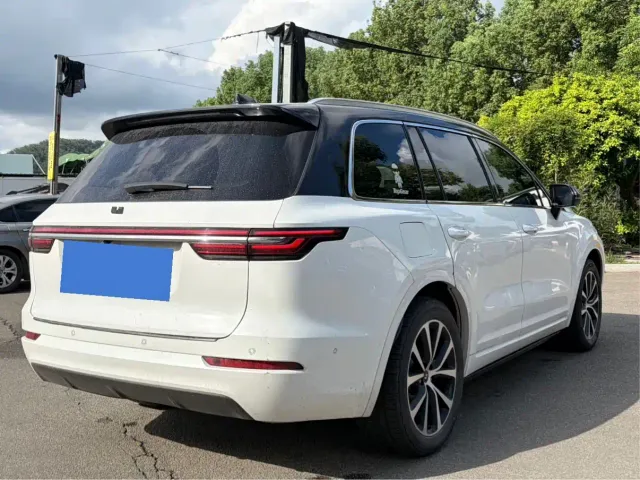 Li Auto ONE — Фото автомобиля 4