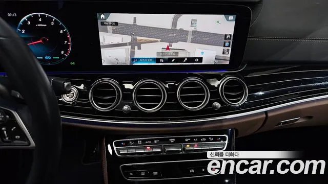 Mercedes-Benz E-Class — Фото автомобиля 11