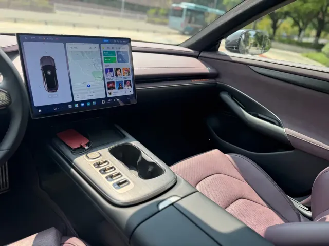 Xiaomi SU7 — Фото автомобиля 12