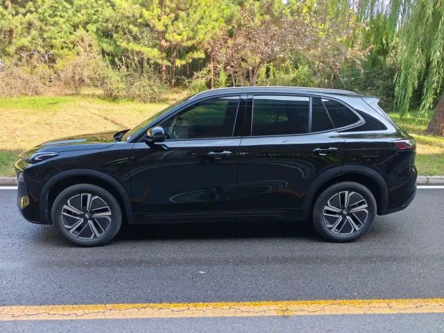 Geely Galaxy Starship 7 EM-i — Фото автомобиля 15