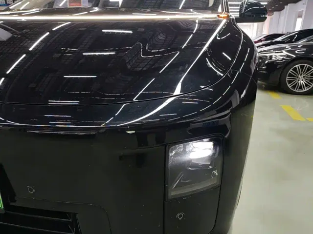 Li Auto i8 — Фото автомобиля 23