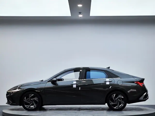 Hyundai Elantra — Фото автомобиля 4