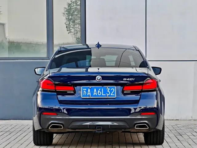 BMW 5 Series — Фото автомобиля 5