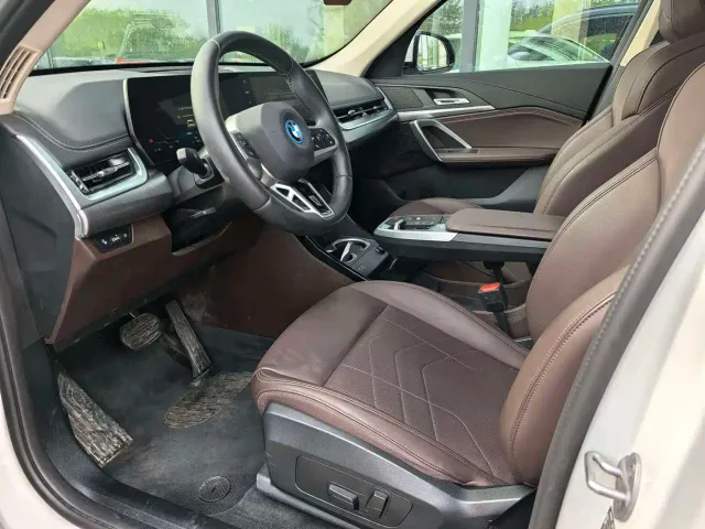 BMW iX1 — Фото автомобиля 7