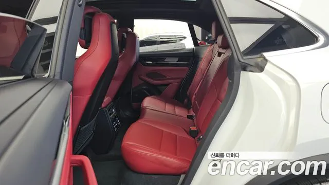 Porsche Macan Electric — Фото автомобиля 16