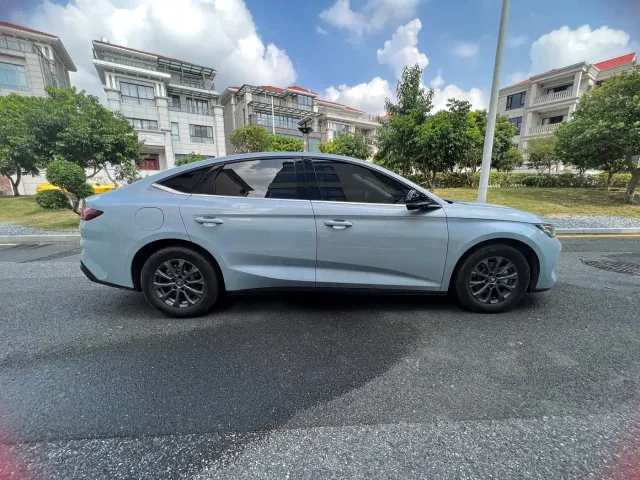 BYD Qin L — Фото автомобиля 5