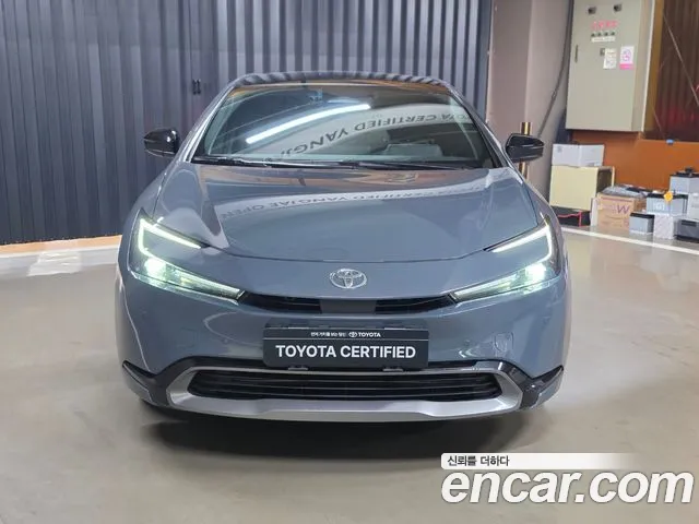 Toyota Prius Generation 5 — Фото автомобиля 3