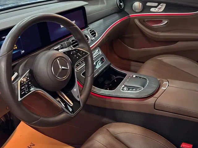 Mercedes-Benz E-Class — Фото автомобиля 12