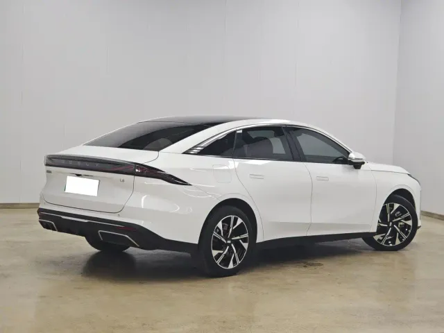 Geely Galaxy L6 — Фото автомобиля 4
