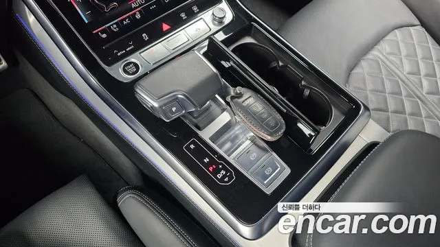 Audi Q8 55 TFSI quattro Premium — Фото автомобиля 9