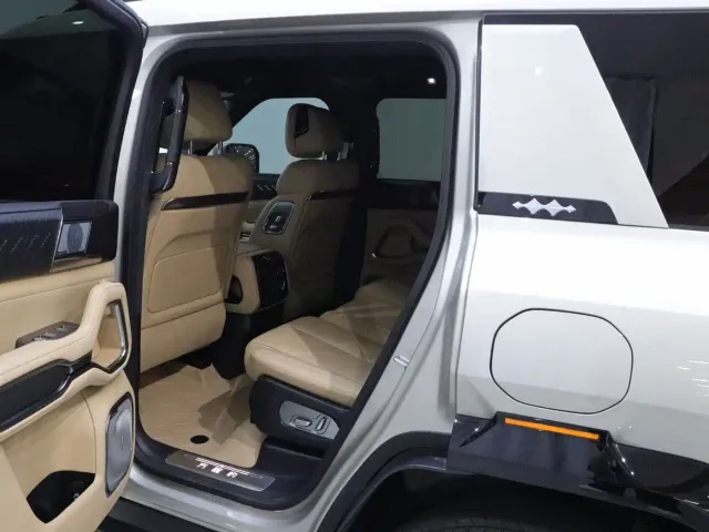 BYD FangChengBao Leopard 8 — Фото автомобиля 12