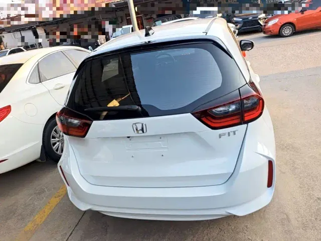 Honda Fit — Фото автомобиля 5
