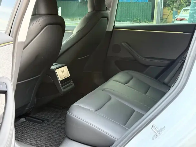 Tesla Model 3 — Фото автомобиля 7