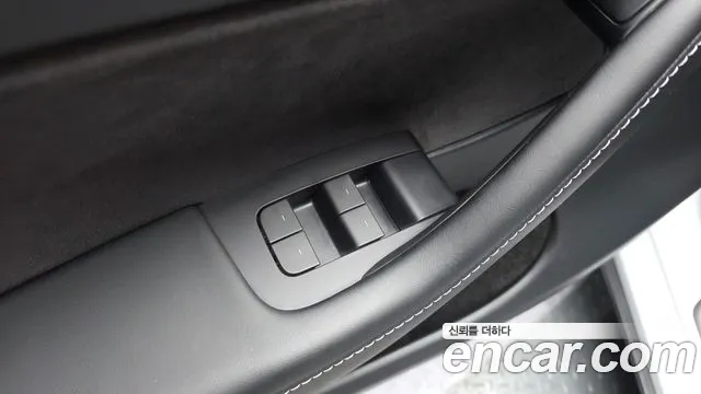 Tesla Model Y — Фото автомобиля 28