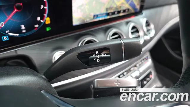 Mercedes-Benz E-Class — Фото автомобиля 9